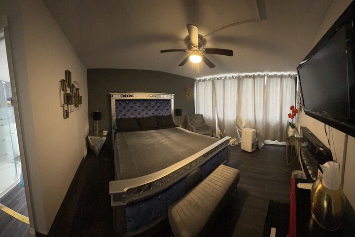 Room 42 of 77