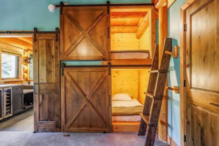 Luxury Family Cabin at Summit West