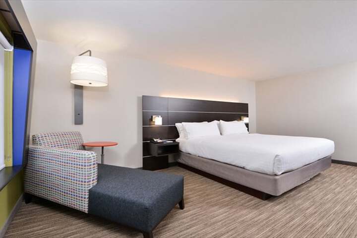 Holiday Inn Express & Suites Parkersburg East by IHG