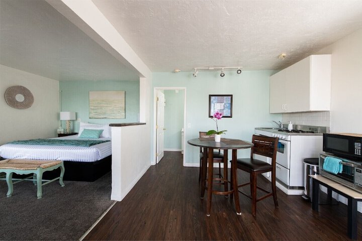 Room 12 of 18