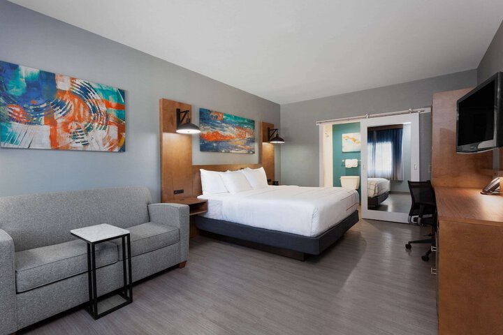 Room 14 of 38