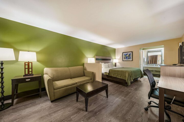 Room 17 of 39