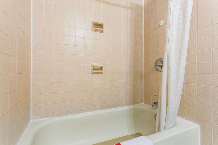 Room 15 of 40