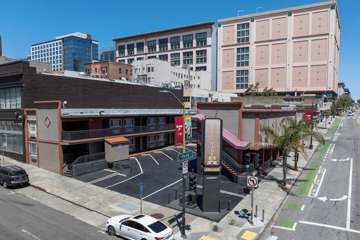 Alexis Park Hotel