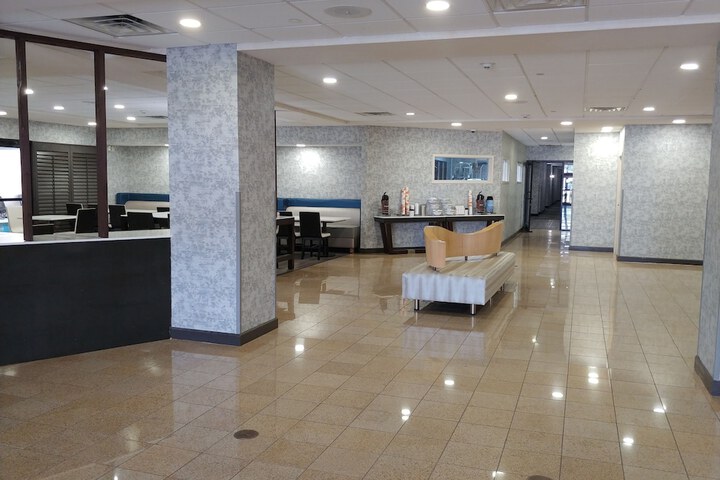 Business Center 68 of 70