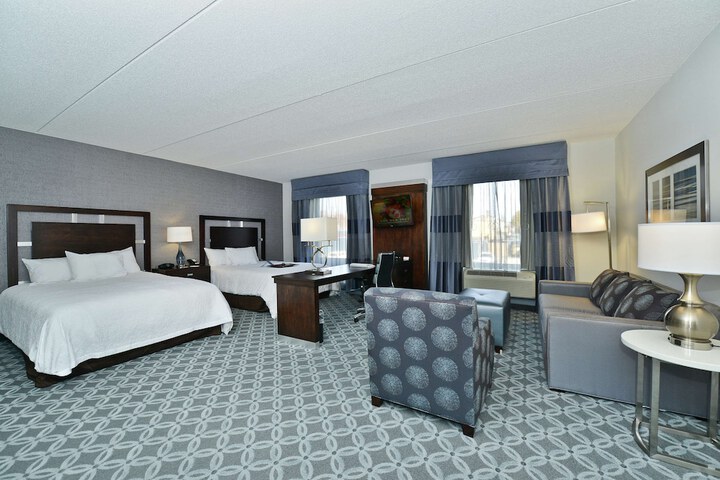 Hampton Inn & Suites Greensboro / Coliseum Area