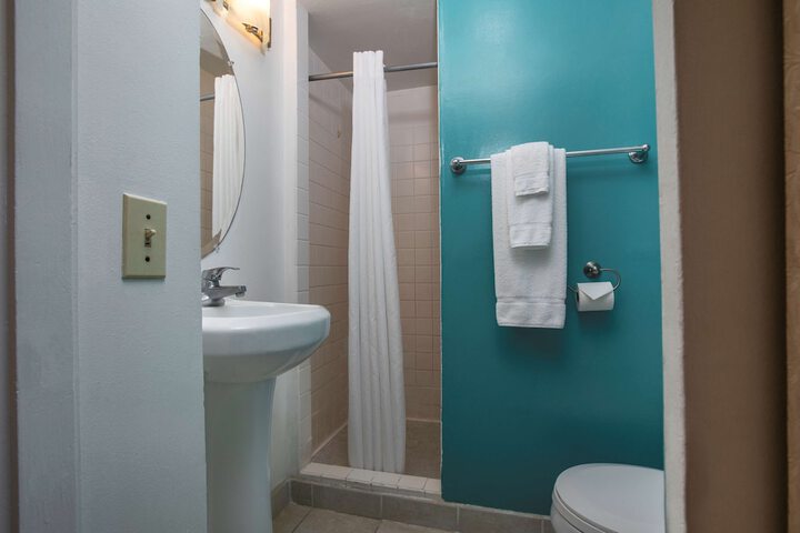 Room 15 of 34