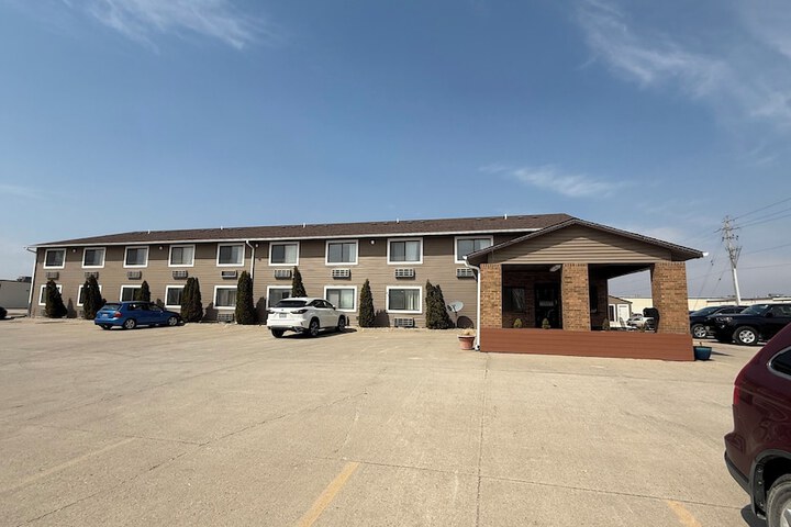Clarion Hometown Inn