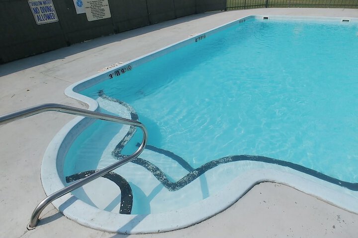 Pool 7 of 37