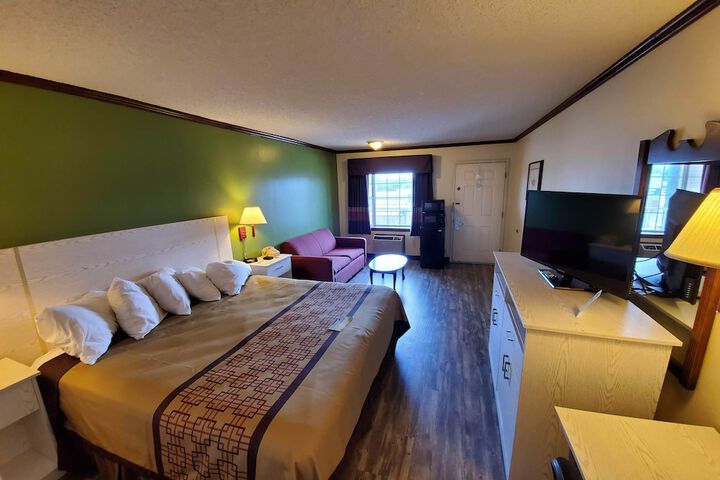 Room 15 of 16