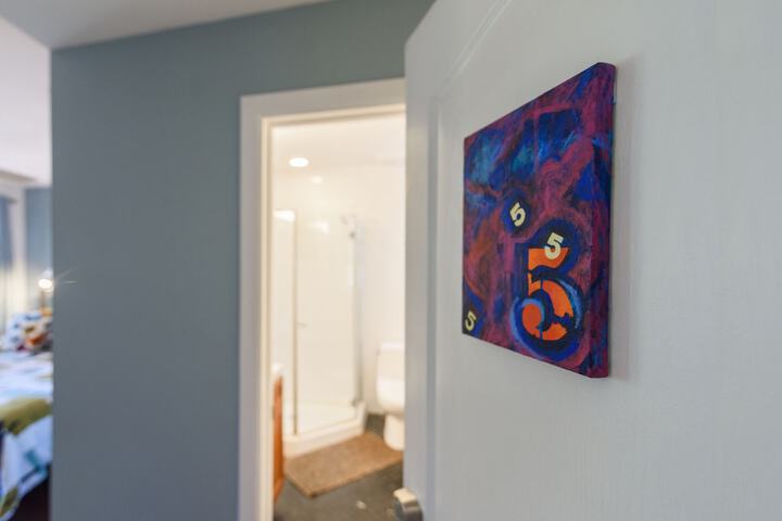 Room 53 of 114
