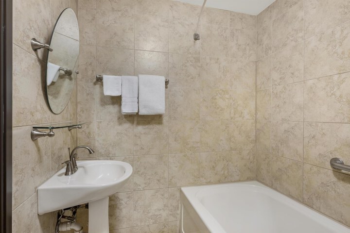 Best Western Plus Swiss Chalet Hotel & Suites