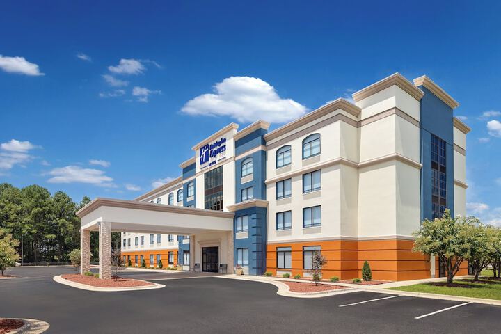 Holiday Inn Express Fayetteville – Fort Bragg by IHG