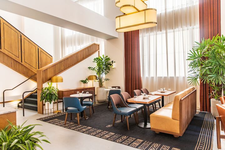 Hu. Hotel