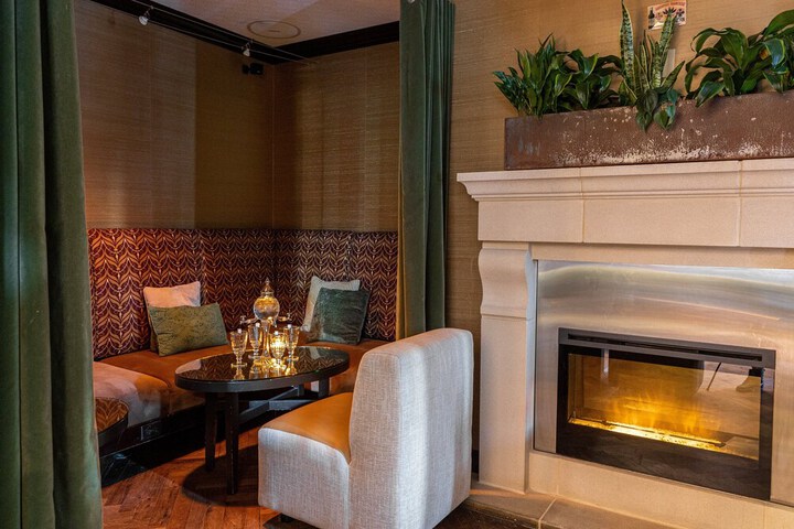 Lounge 176 of 189