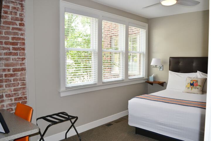 Room 18 of 34