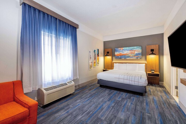 Room 35 of 46