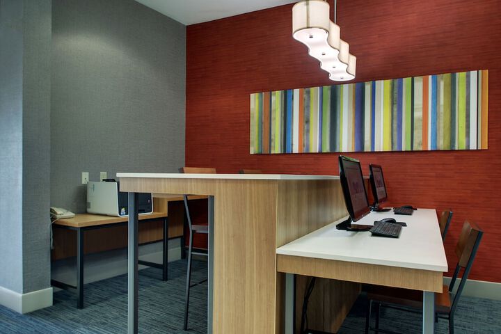 Holiday Inn Express Hotel & Suites Vernon College Area by IHG