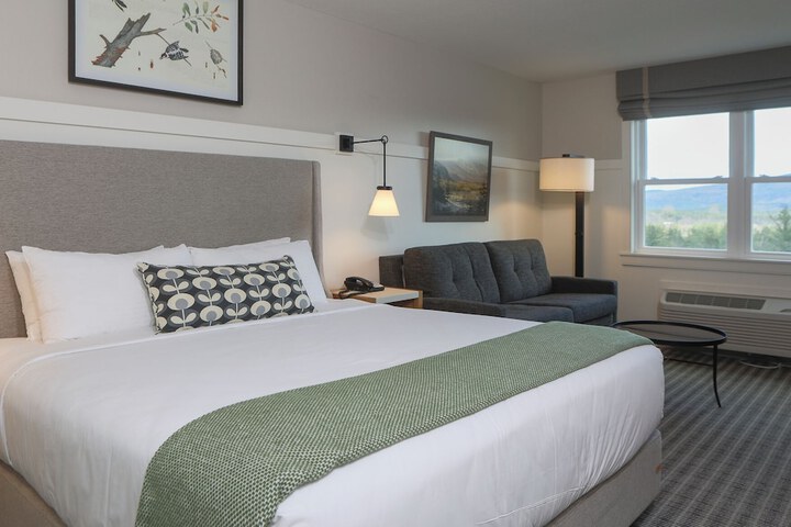 The White Mountain Hotel & Resort