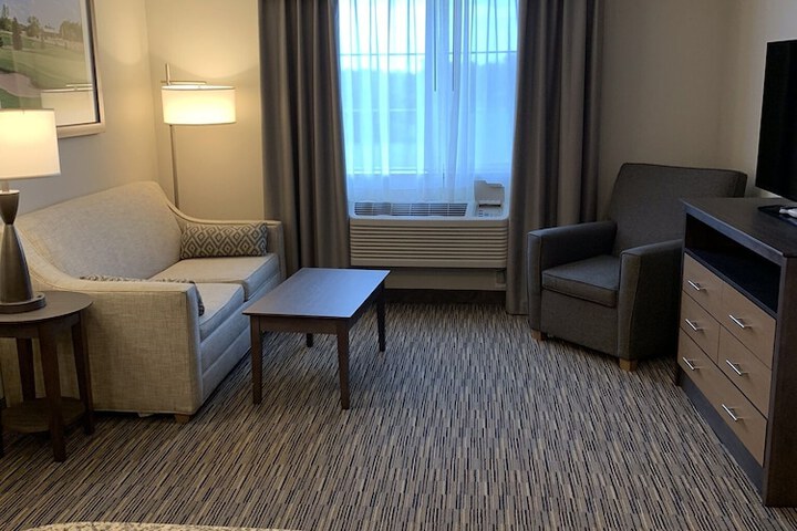 Little Crow Hotel & Conference Trademark by Wyndham