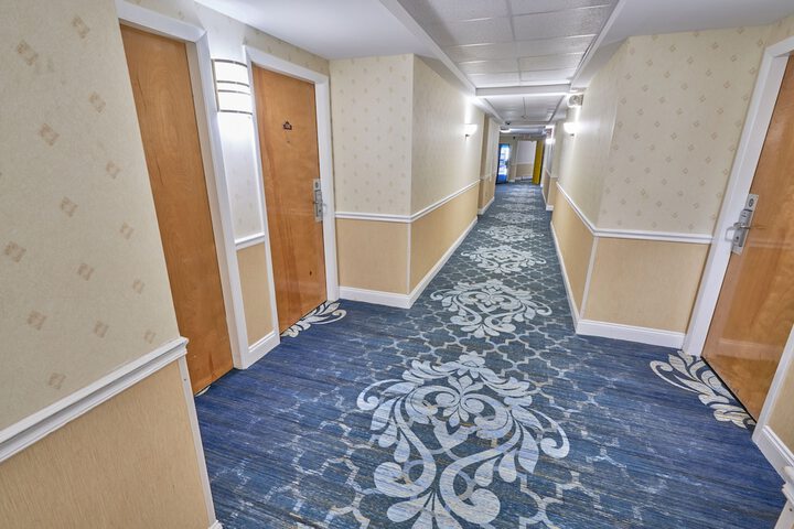 Ballroom/Hall 69 of 72