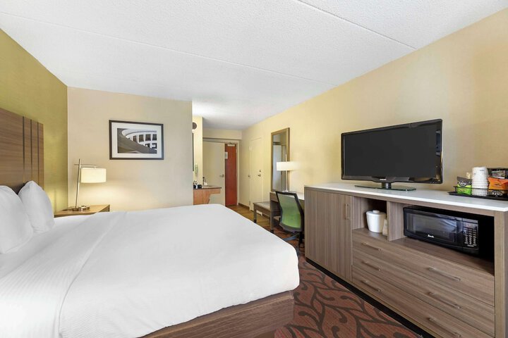 Room 13 of 25