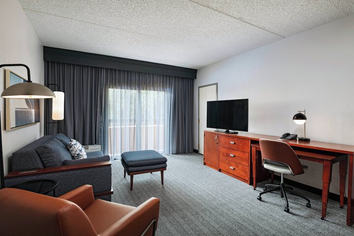 Room 12 of 28