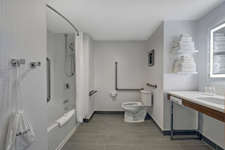 Hampton Inn & Suites by Hilton Belleville