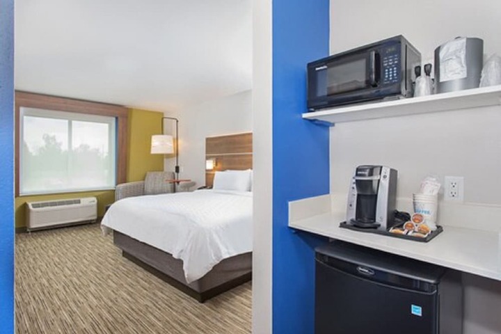 Holiday Inn Express & Suites La Grange by IHG