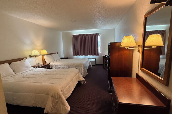 Clarion Hometown Inn