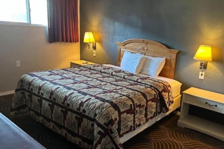 Room 6 of 35