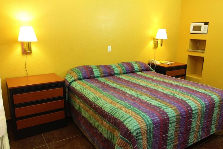 Room 5 of 12