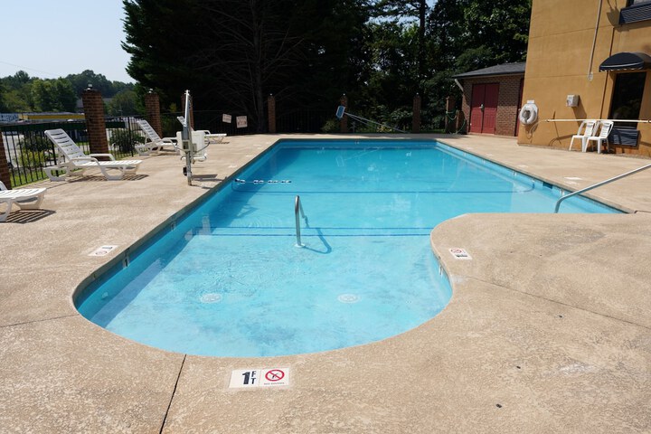 Pool 12 of 35