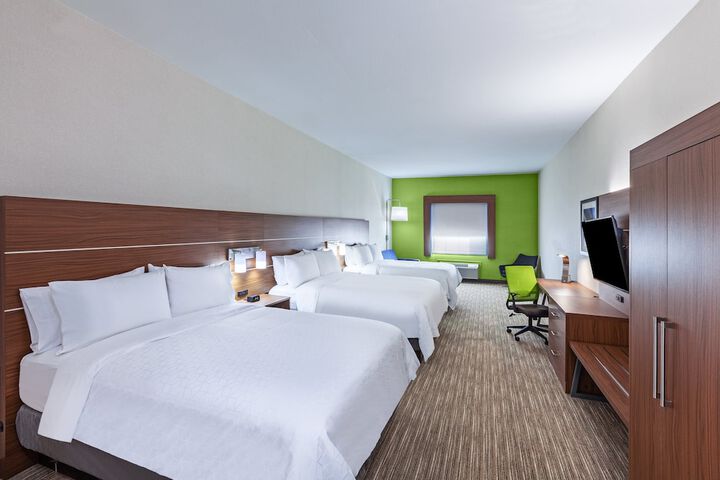 Room 10 of 32
