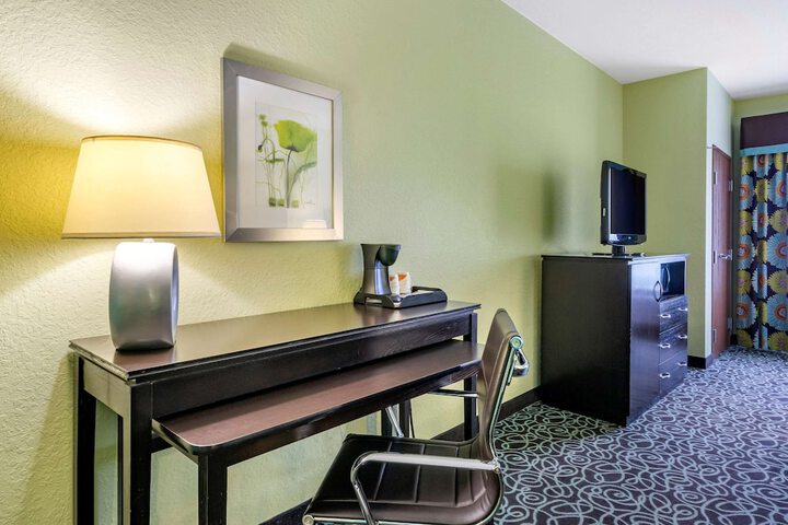 Room 7 of 33