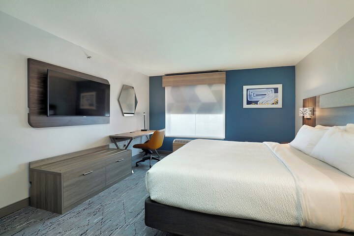 Holiday Inn Express & Suites New Berlin by IHG