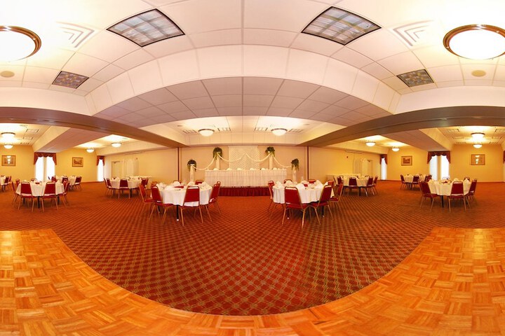 Ballroom/Hall 45 of 49