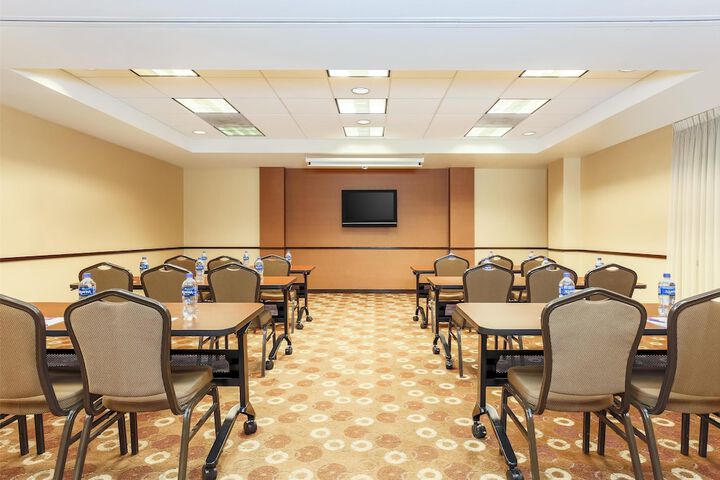 Hyatt Place Fort Worth / Hurst