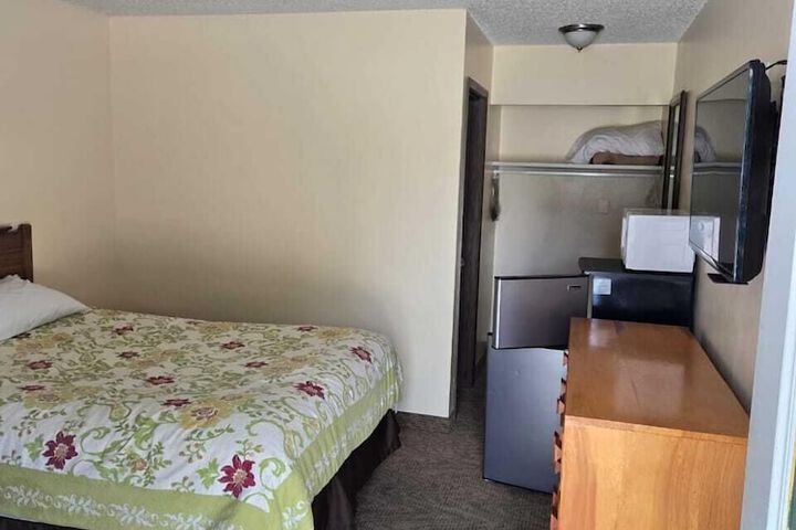 Golden Door Motel