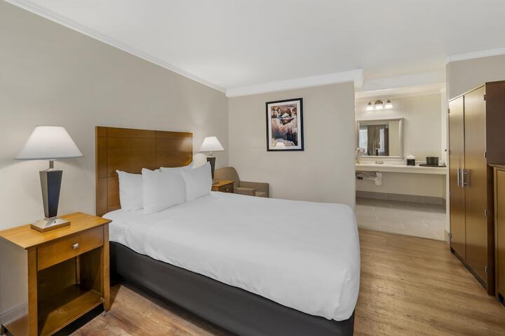 Best Western Plus Northwoods Inn
