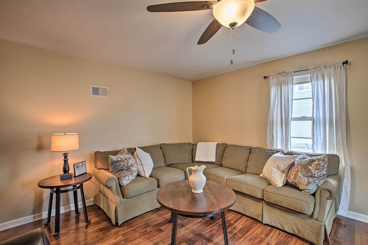 Cottage w / Yard Walk to Historic Attractions