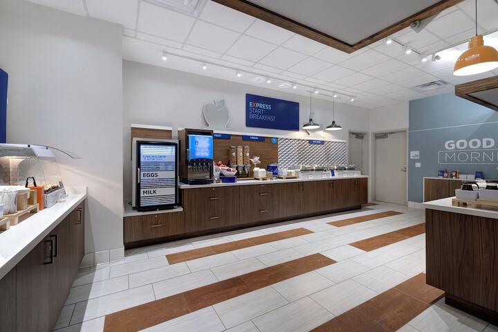 Holiday Inn Express & Suites Glendale Downtown by IHG