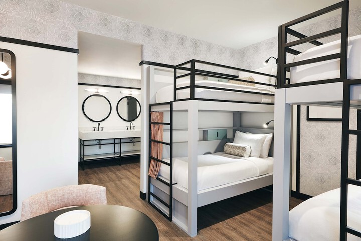 Room 21 of 33