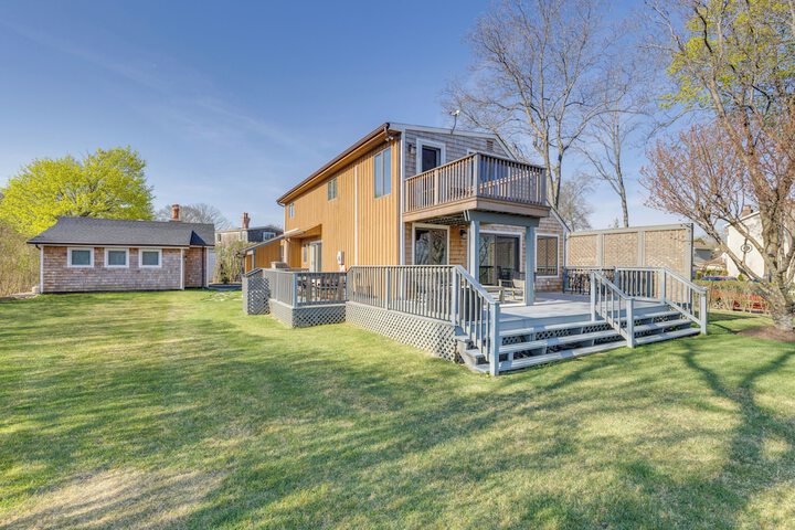 Amazing Rocky Point Retreat Overlooking the Sound!