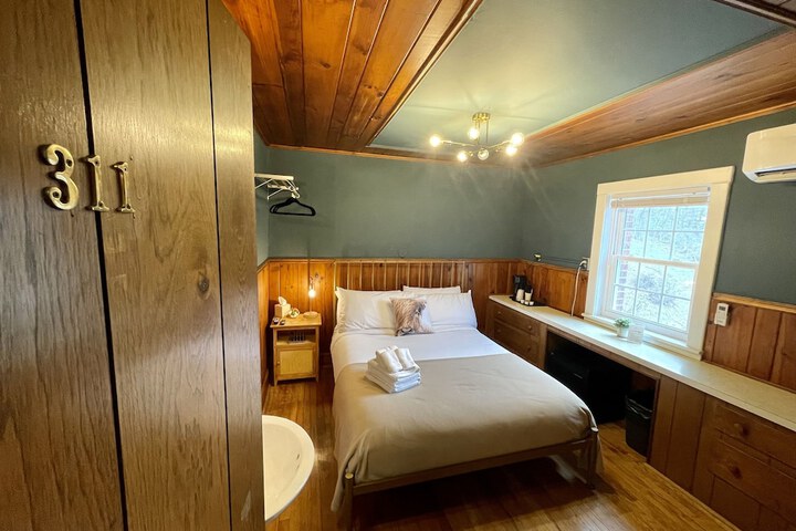 Room 65 of 156