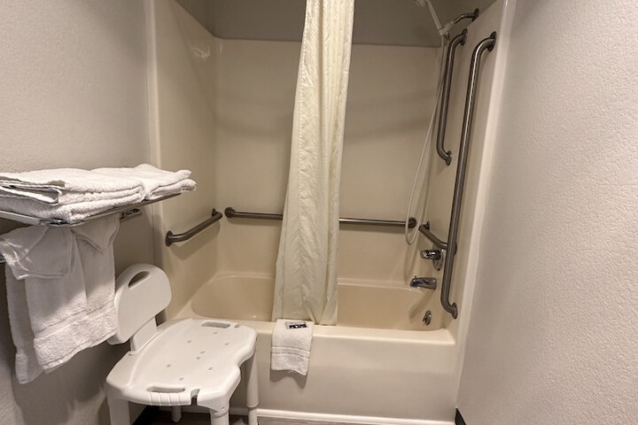 Room 33 of 40
