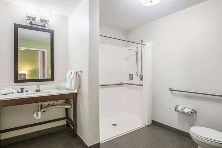 Room 15 of 28