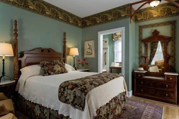 Room 37 of 128