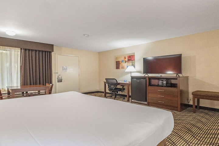 Room 9 of 31
