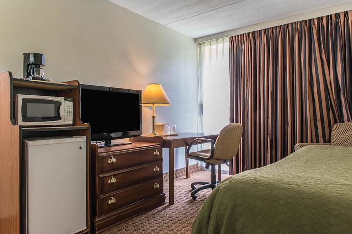 Room 28 of 43